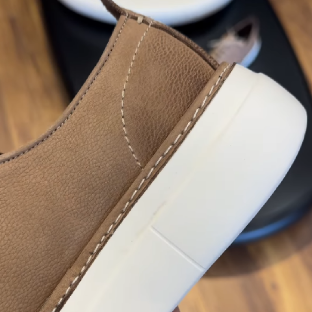 Ergonómikus, csúszásmentes talpú cipő férfiaknak