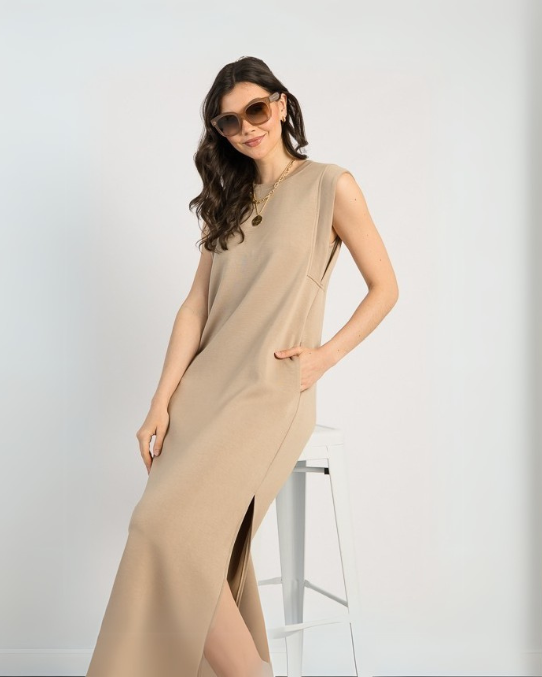 Hosszú, laza ruha oldalsó zsebekkel