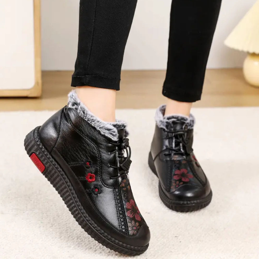 Kézzel készített, csúszásgátló talpú bőr csizma nőknek