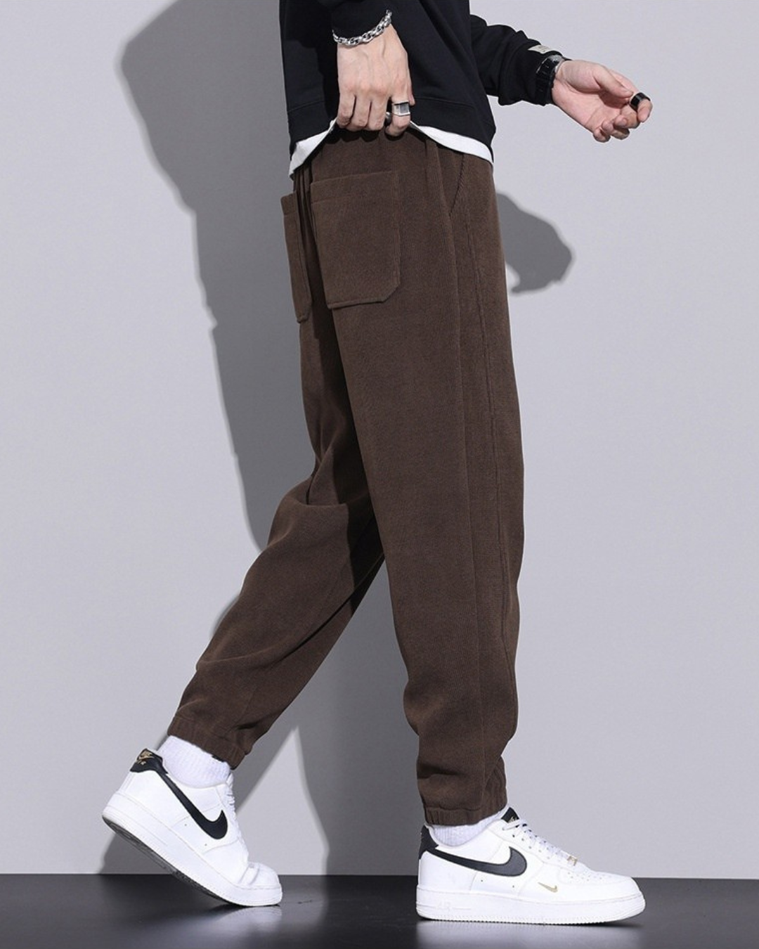 Laza férfi tréningnadrág