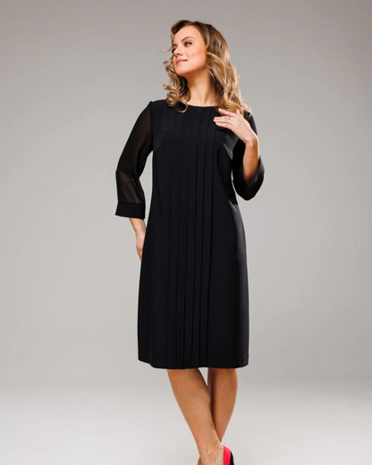 Egyenes szabású ruha rakott mintával és 3/4-es ujjakkal