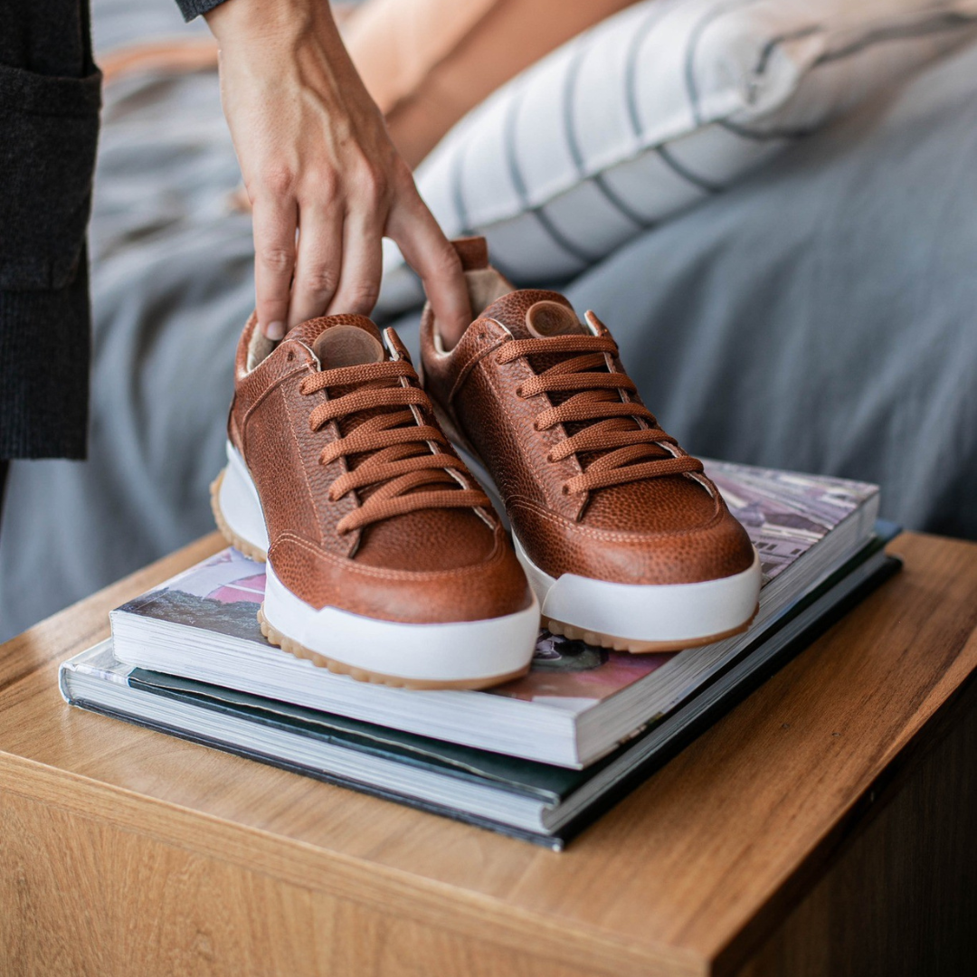 Ergonómikus, csúszásmentes, világos talpú cipő