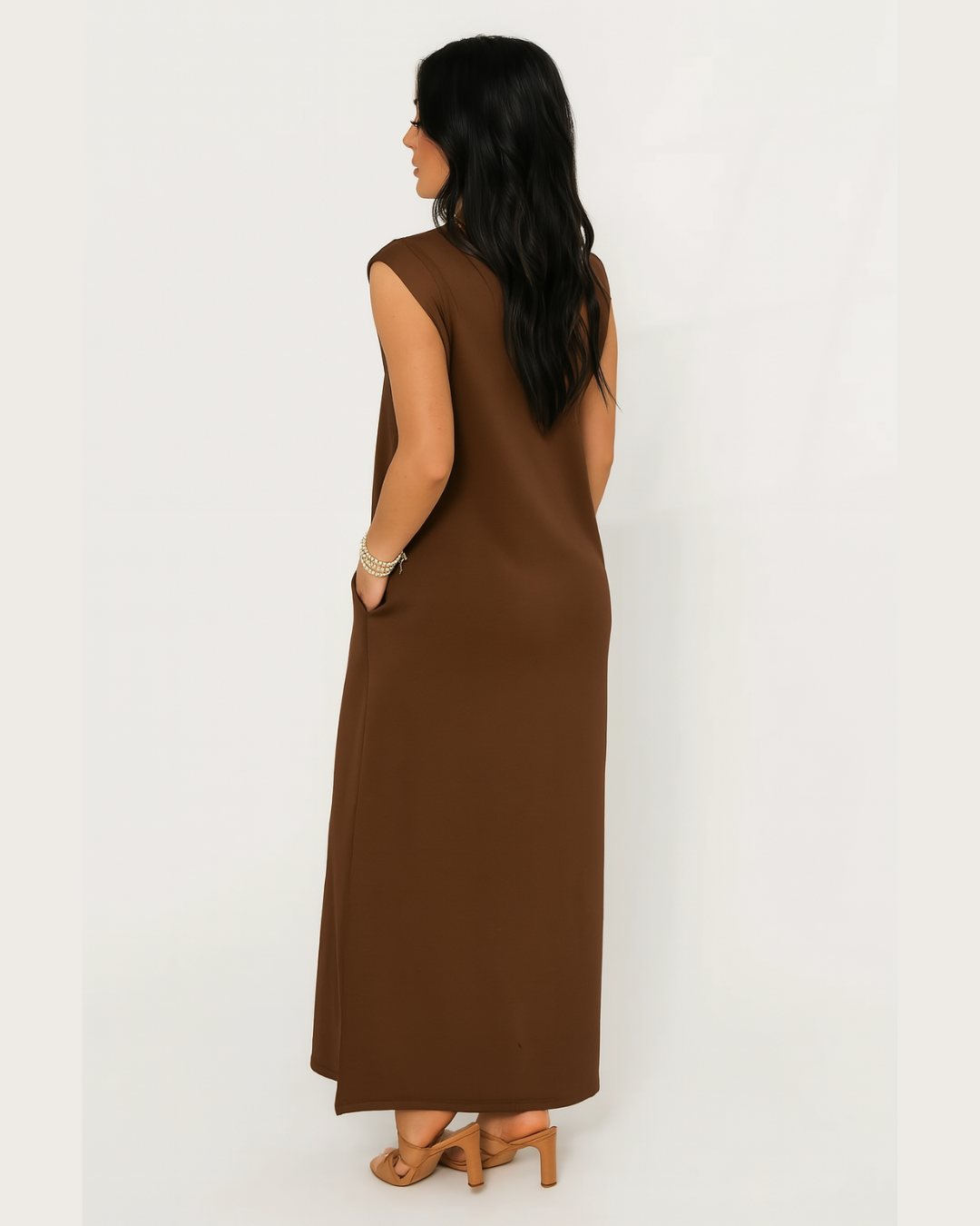 Hosszú, laza ruha oldalsó zsebekkel