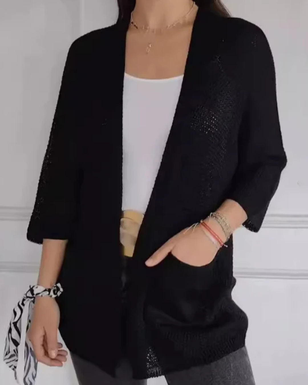 Kényelmes, nyitott elülső részű kötött kabát