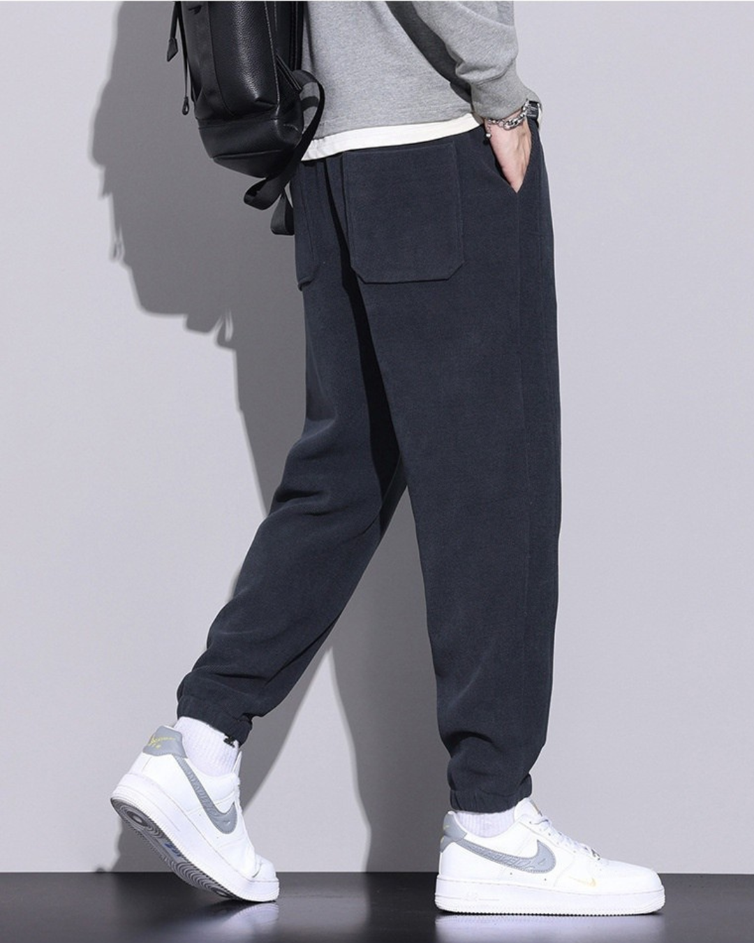 Laza férfi tréningnadrág