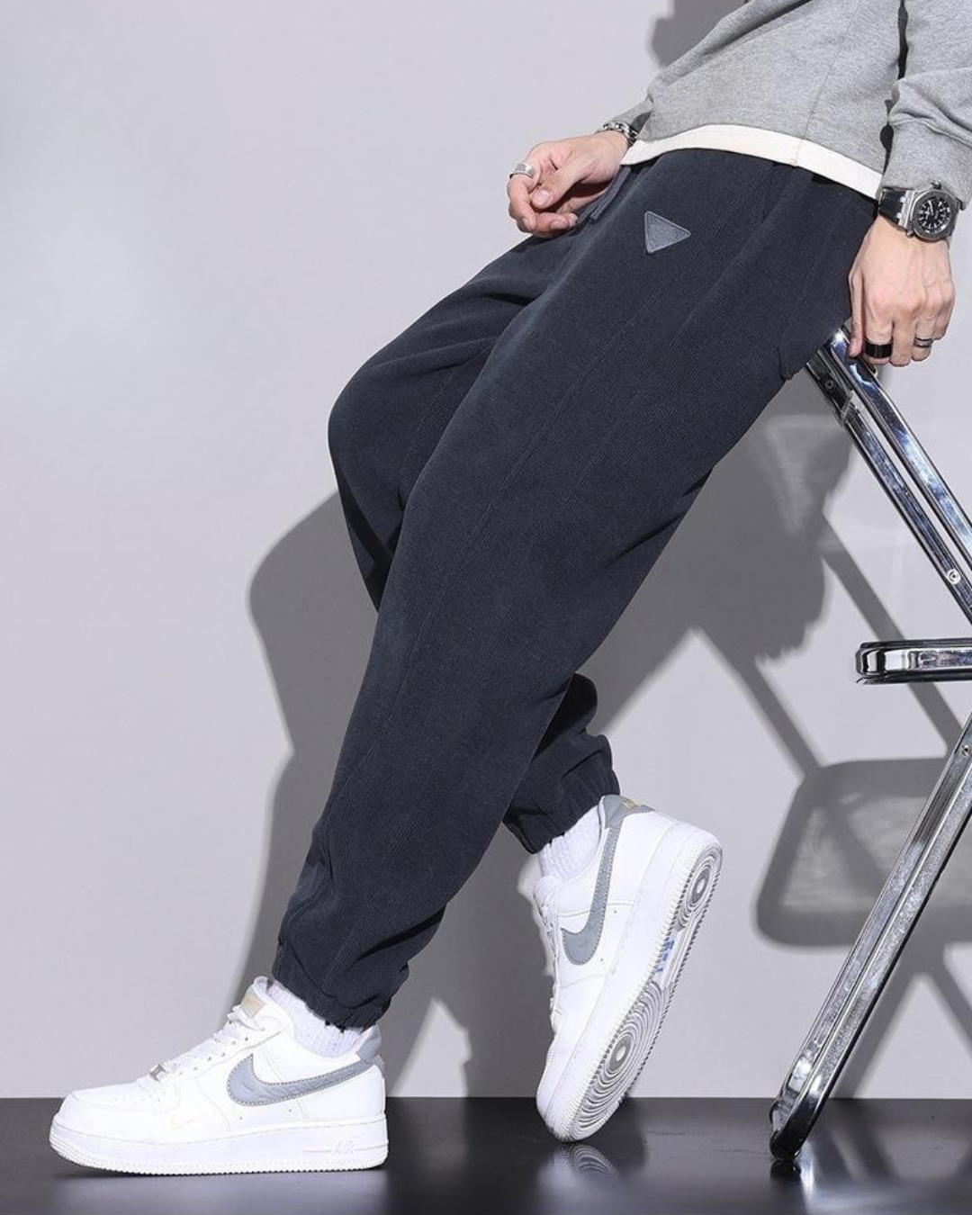 Laza férfi tréningnadrág