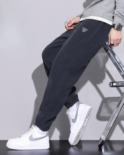 Laza férfi tréningnadrág