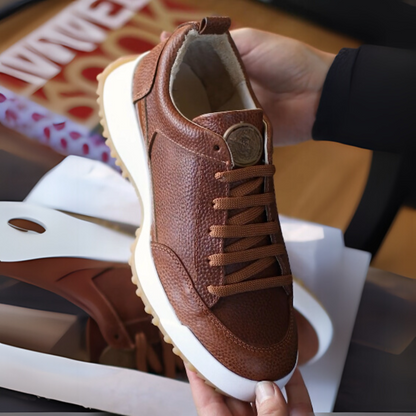 Ergonómikus, csúszásmentes, világos talpú cipő