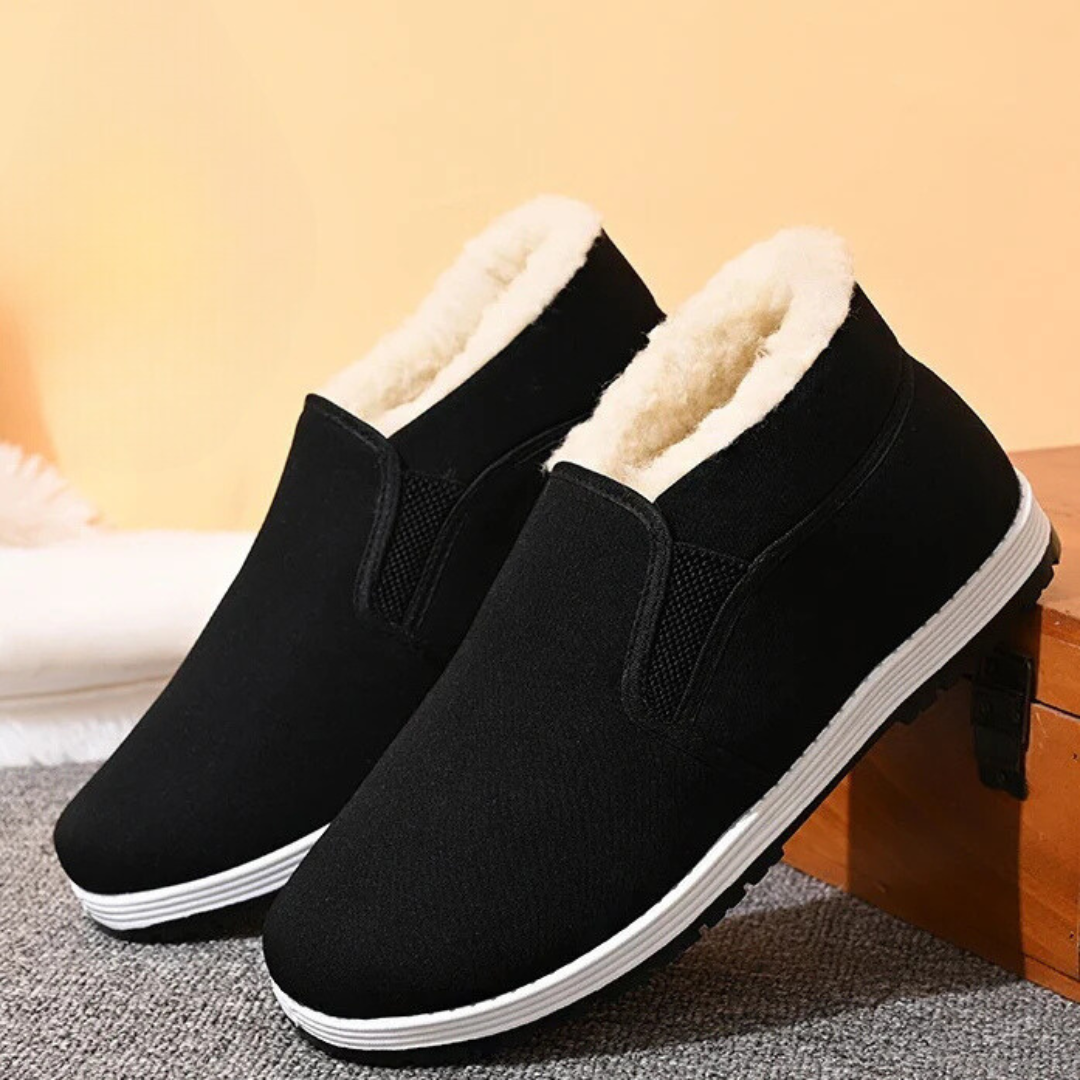 Kényelmes és könnyen viselhető ortopéd cipő plüsssel