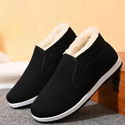 Kényelmes és könnyen viselhető ortopéd cipő plüsssel