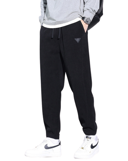 Laza férfi tréningnadrág