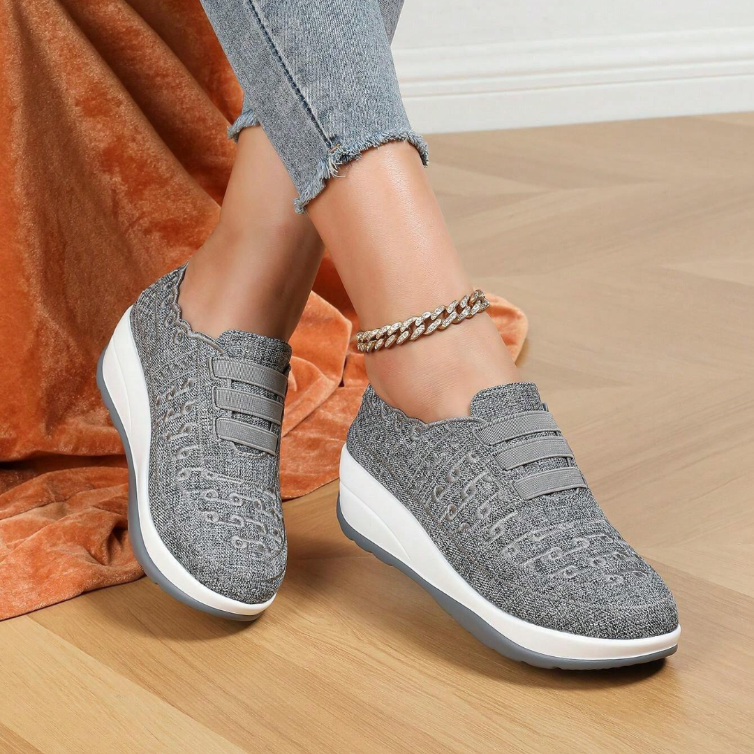 Elegáns hímzett slip-on cipő rugalmas illesztéssel