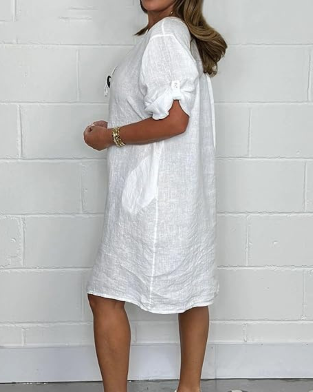 Hosszú ujjú elegáns gombokkal ellátott vászonruha