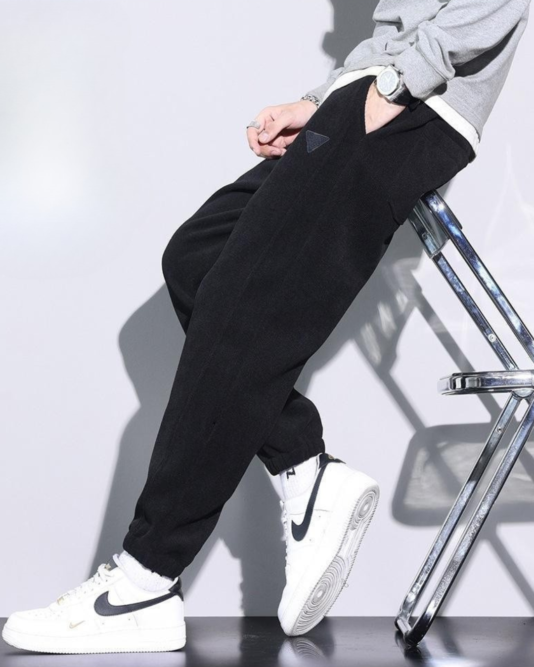 Laza férfi tréningnadrág