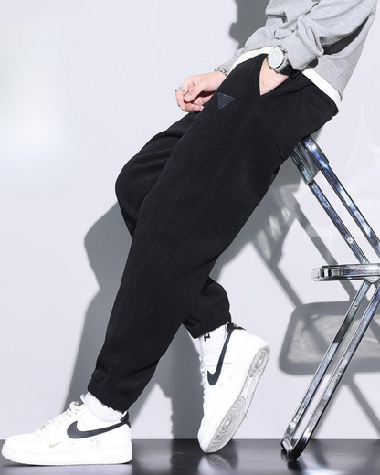 Laza férfi tréningnadrág