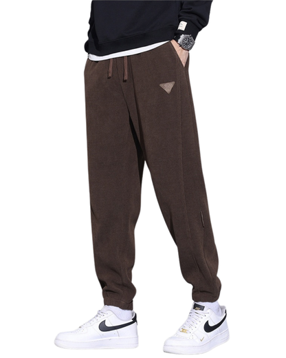 Laza férfi tréningnadrág