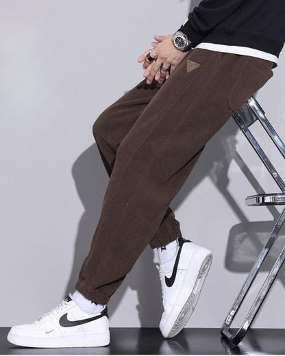 Laza férfi tréningnadrág